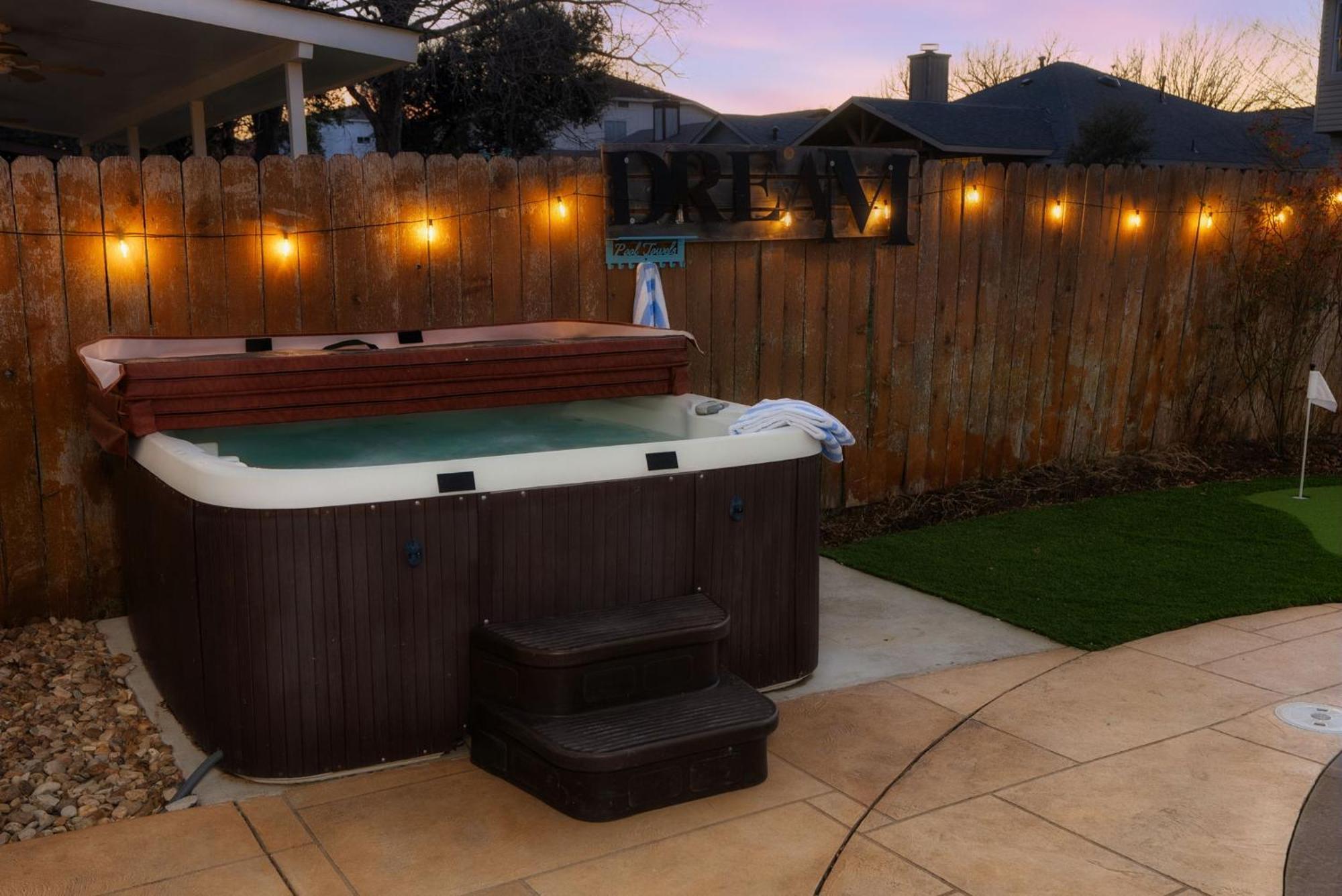 Pool Hottub Firepit Bbq Billiard Ps4 Golf ฟลูเกอร์วิลล์ ภายนอก รูปภาพ